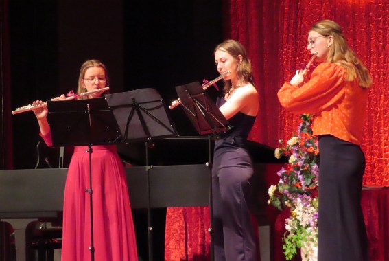 Flöten-Trio: Laura Leithold, Malin Mia Laube und Leonie Ruppert