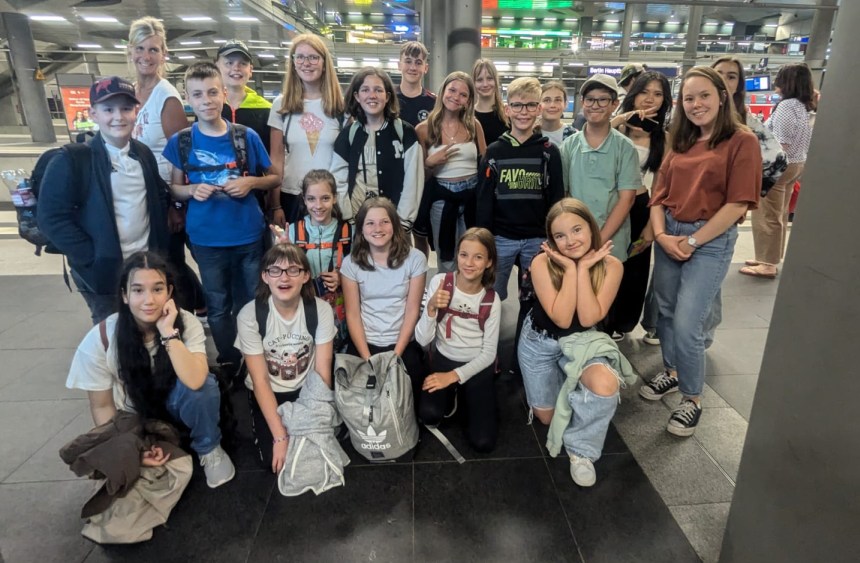 Berlin Hbf - Gruppenfoto Englisch-Treffen Klst. 6