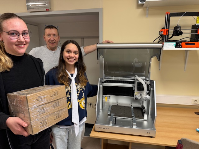 Jetzt kann es mit CNC-Maschinen-Training im Makerspace losgehen